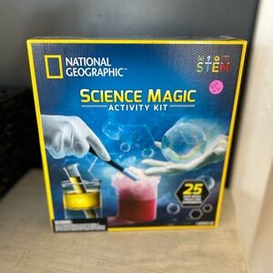 National Geographic Science Magic Activity Kit - Blue, Yellow, Pink